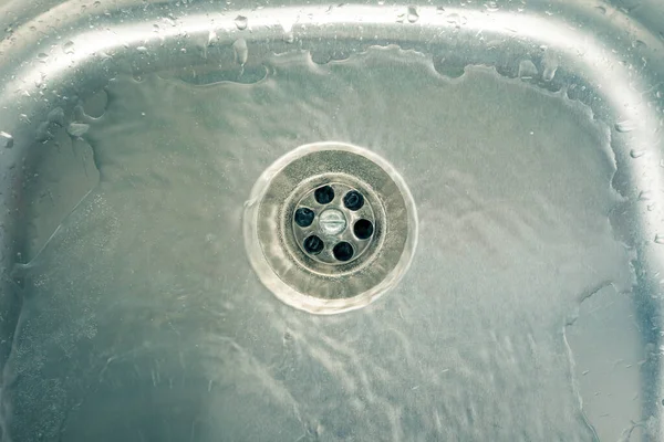 Goccia Acqua Pulita Pura Nel Lavandino — Foto Stock