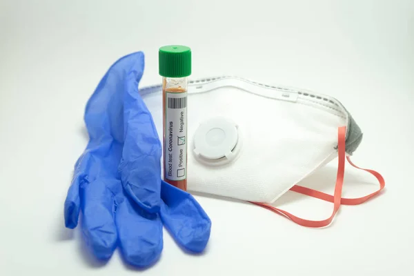 Bloedtest Het Coronavirus Buis Omgeven Door Een Masker Een Blauwe — Stockfoto