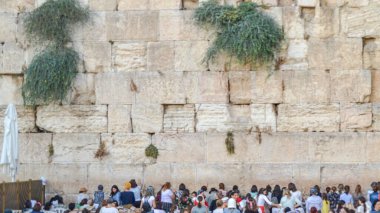 Batı duvarının kadınlar bölümü..