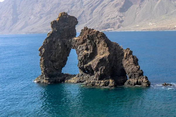Roque de la Bonanza, Valverde sahilinde bulunan doğal bir anıt. El Hierro Adası 'ndaki en bilinen yerdir..