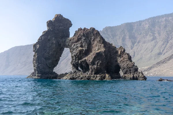 Roque de la Bonanza, Valverde sahilinde bulunan doğal bir anıt. El Hierro Adası 'ndaki en bilinen yerdir..