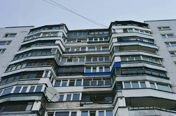 ニズネヴァルトフスクの16階建ての家 — ストック写真