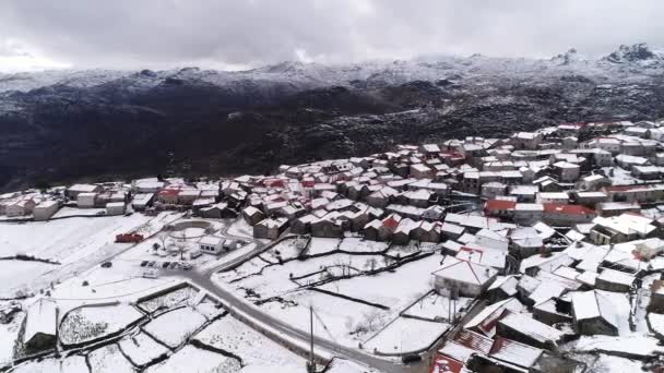 Schönes Dorf Wintertag Mit Schnee — Stockvideo