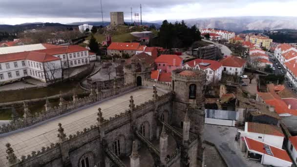 Sobrevoando Catedral Antiga — Vídeo de Stock