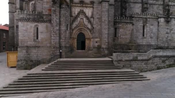 Haupteingang Der Gotischen Kirche — Stockvideo