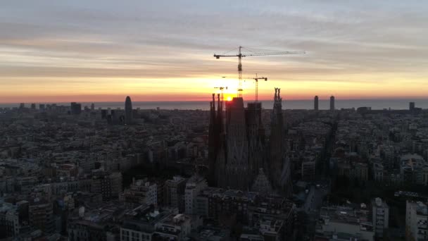 Gün Doğumunda Sagrada Familia — Stok video