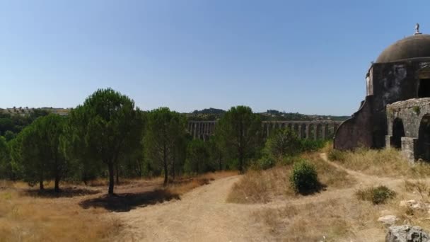 Camminando Vicino Grande Acquedotto Antico — Video Stock