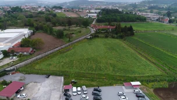 Traktor Arbeitet Landwirtschaftlichem Betrieb — Stockvideo