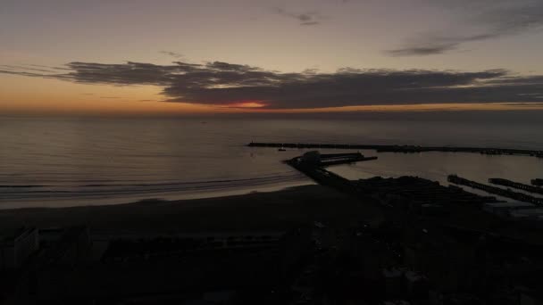 Kıyı Şehri Günbatımının Videosu — Stok video