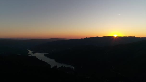 Sonnenuntergang Berg Und Fluss — Stockvideo