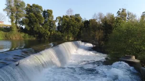 Flug Über Schönen Wasserfall — Stockvideo