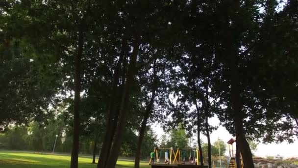 공원에서의 — 비디오