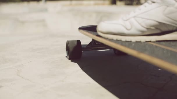 Αρσενικό Πόδι Ένα Skateboard Πλάνα Αρχείου