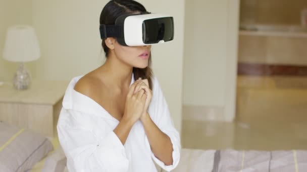Spellbound Woman Wearing Virtual Reality Glasses — Stock Video