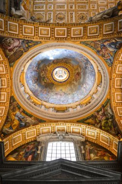 Vatikan 'daki Aziz Peters Bazilikası. Dünyanın en büyük Katolik Kilisesi..