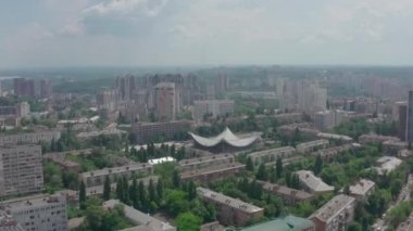 İniş yapan bir UFO 'ya benzeyen ilginç bir mimari yapı. 