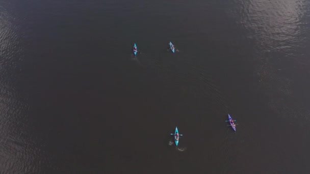 People actively spend time on the river, kayaking and wake boarding, wake surfing after fast boats — Stock Video