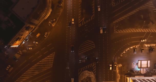 市区夜间街道的空中景观，Topshot — 图库视频影像