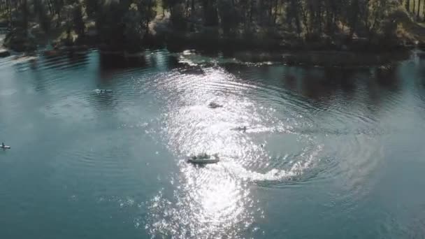 People kayaking and wake boarding with fast boats on the river — Stock Video