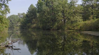  Tehlikeli engeller arasındaki gizemli nehir kanalı.