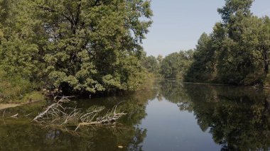  Tehlikeli engeller arasındaki gizemli nehir kanalı.