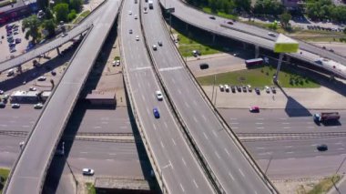 Modern endüstriyel üstgeçitlerin ve köprülerin en üst görüntüsü.. 