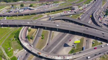 Modern endüstriyel üstgeçitlerin ve köprülerin en üst görüntüsü.. 