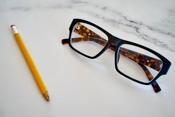 Biznes Praca Domowa Samodoskonalenie Finanse Ołówek Okulary — Zdjęcie stockowe