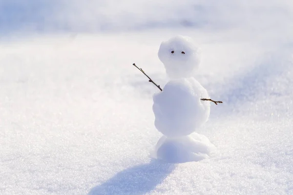 Снеговик Снежном Фоне Концепция Hello Weekend — стоковое фото