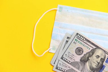 Tıbbi maske ve dolar. Salgın, salgın ve viral enfeksiyonların geçmişi