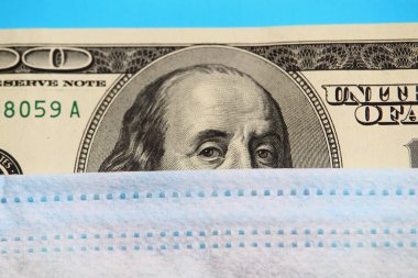 Tıbbi maske ve dolar. Salgın, salgın ve viral enfeksiyonların geçmişi