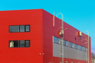 Tipik perakende alanı, kırmızı kaplama, sandviç panelleri, arkaplan