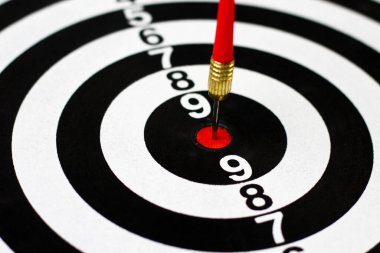Hedef Dartlar. Kırmızı merkez, bir düzine. Başarı ve başarı planları metaforu, arka plan