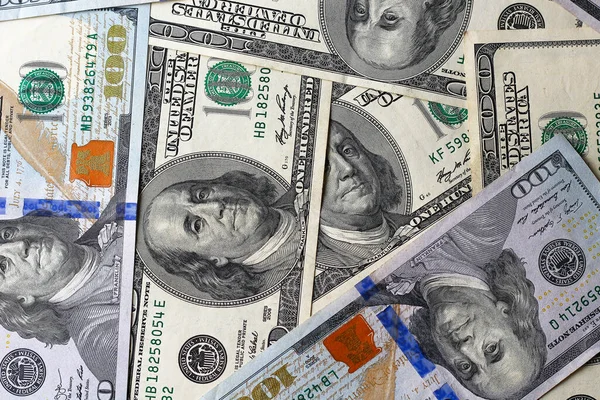 Amerikaanse Dollars Willekeurig Verspreid Tafel Close Achtergrond — Stockfoto