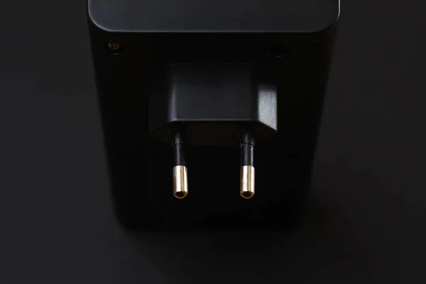 Chargement Pour Batteries Sur Fond Noir Mode Discret — Photo