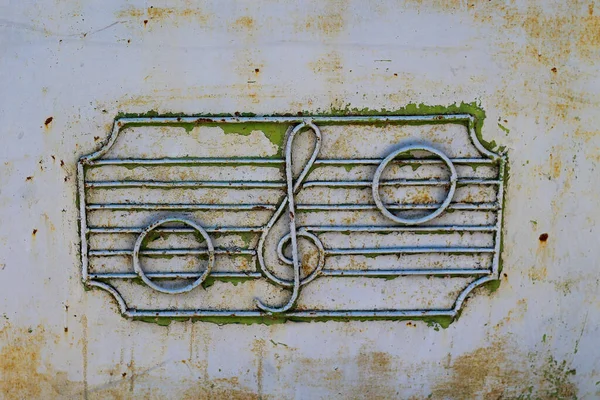 Textura Metal Antiguo Con Imagen Una Clave Agudos Notas Escuelas — Foto de Stock