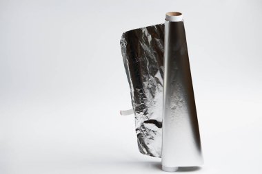 Hafif arkaplanda pişirmek için alüminyum folyo