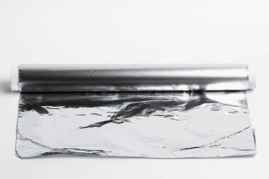 Hafif arkaplanda pişirmek için alüminyum folyo