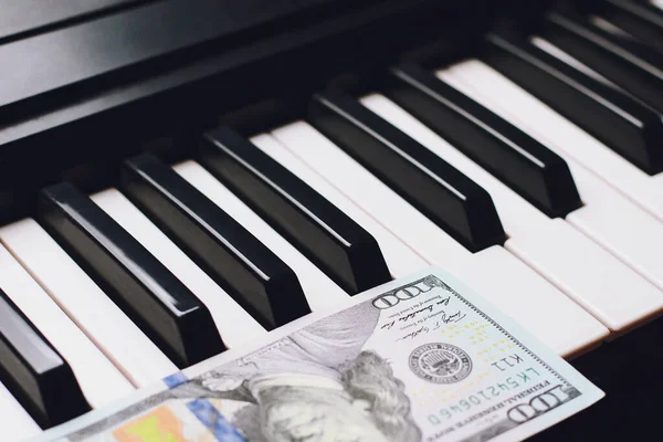 Dólares Las Teclas Del Piano Fondo Tonificado —  Fotos de Stock