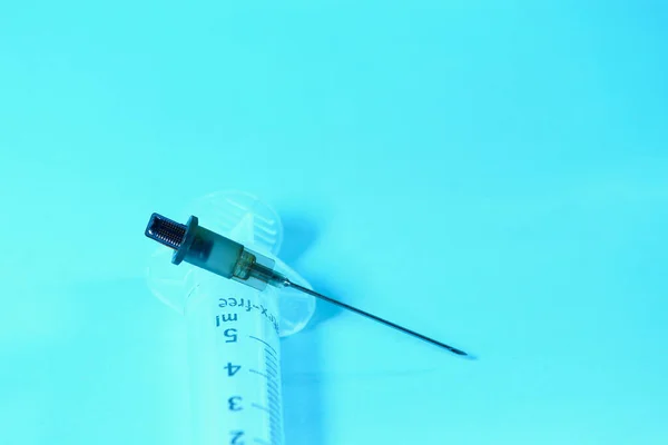 Seringue Avec Une Puce Concept Théorie Complot Implantation Puces Vaccinées — Photo