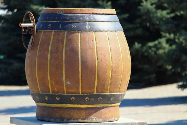 Ручной Подлинный Молдавский Колодец Питьевой Водой — стоковое фото
