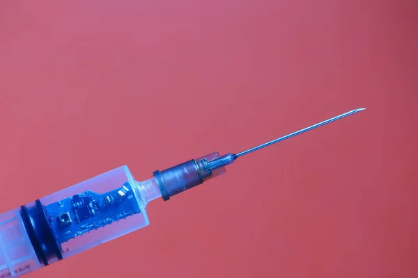 Jeringa Con Chip Concepto Teoría Conspiración Implantación Chips Vacunados Control — Foto de Stock