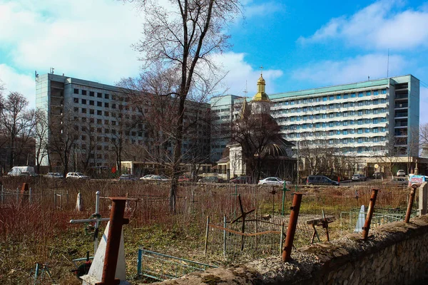 Balti Moldova March 2020 State Polyclinic Church Cemetery Background — 스톡 사진