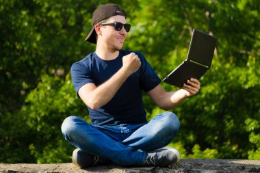 Uzaktan çalışmanın başarılı bir işgali kavramı. Bağımsız sevinç, duygu: evet, hayat tarzı şerefe