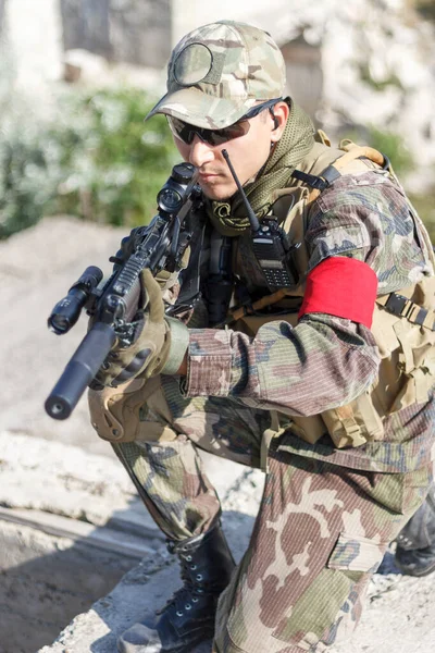 Żołnierze Airsoft Wojskowej Odzieży Oczekiwaniu Działanie — Zdjęcie stockowe