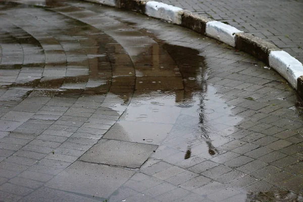 Grandes Poças Intransitáveis Para Pedestres Ambiente Urbano Dia Chuvoso — Fotografia de Stock