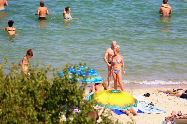 Odessa Ucrania Julio 2019 Gente Playa Ciudad Tomar Sol Medio — Foto de Stock