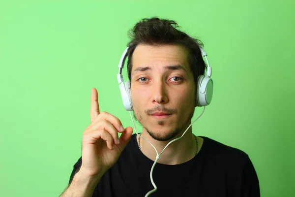 Joven Expresivo Chico Sobre Fondo Verde Claro Emoción Inspiración Con — Foto de Stock