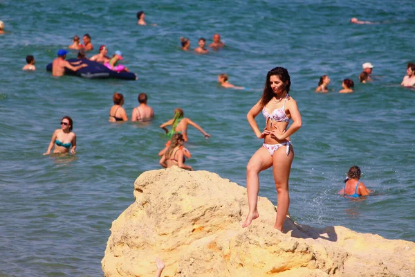 Odessa Ukraina Juli 2019 Människor Stadens Strand Sola Mitt Turistsäsongen — Stockfoto