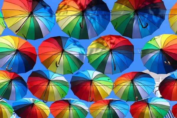 Красивые Яркие Разноцветные Зонтики Символ Летнего Туризма — стоковое фото